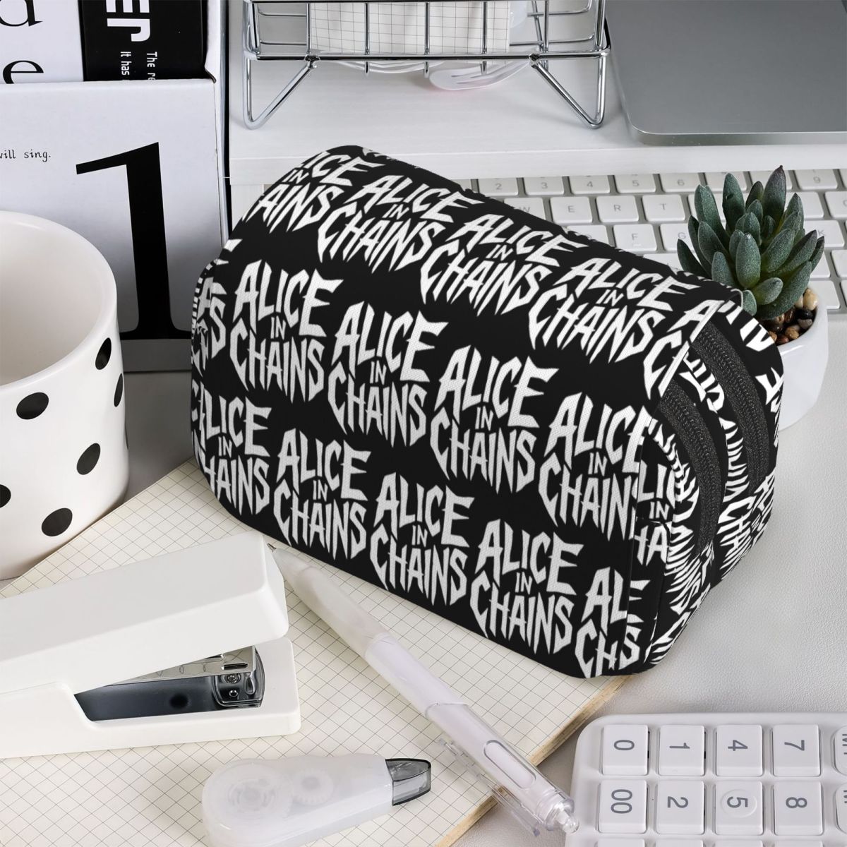 Stationery And Office Supply Chain - حافظة أقلام من Alice In Chains